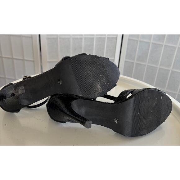 Nine West Black Faux Leather
Strappy 4” Stiletto Heels‎ Shoes Size 8
*Flaws - Picture 6 of 11